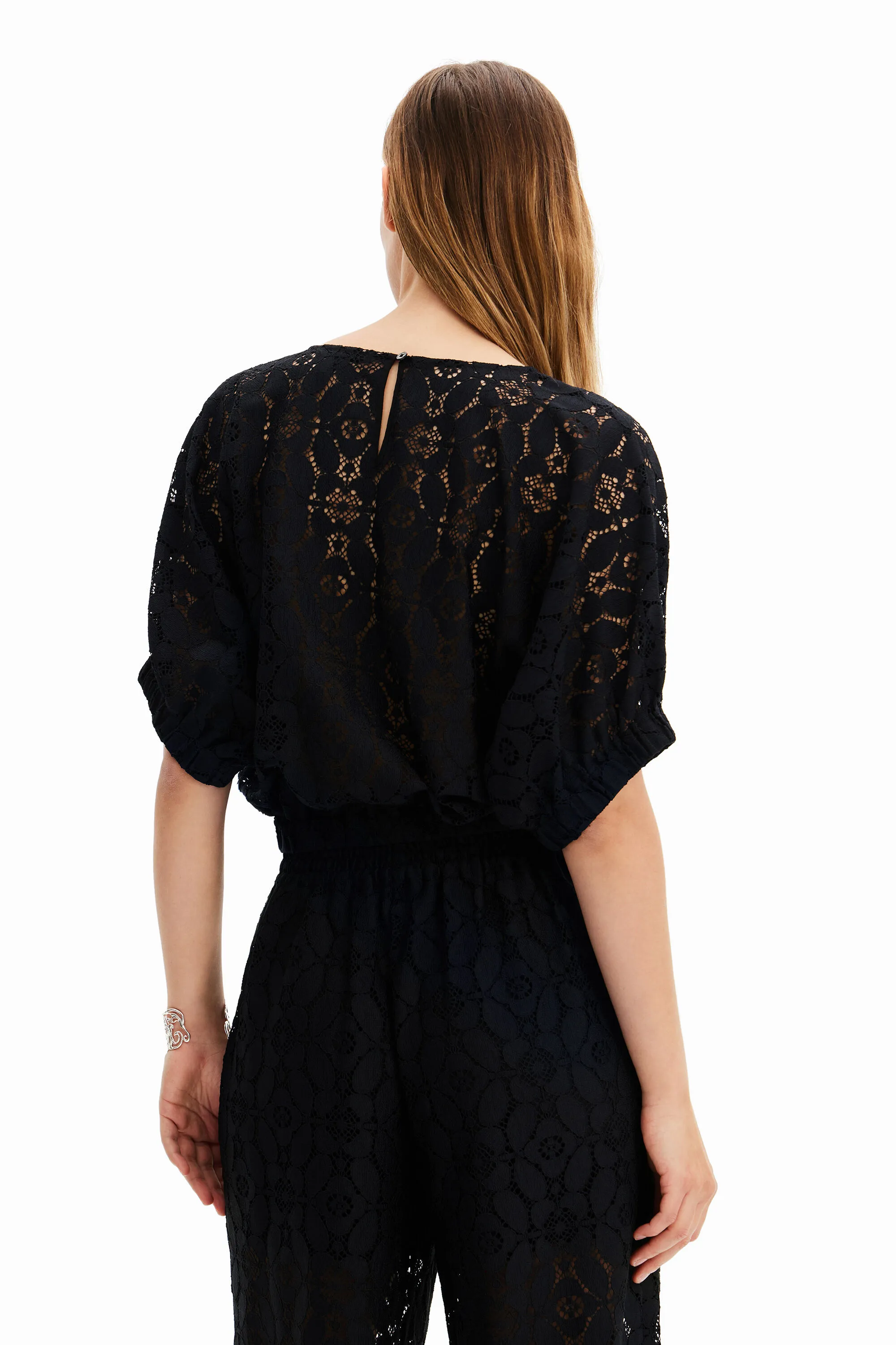 Blusa corta abullonada encaje