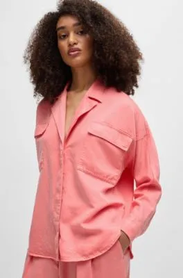Blusa regular fit de lona suave con bolsillos en el pecho