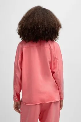 Blusa regular fit de lona suave con bolsillos en el pecho