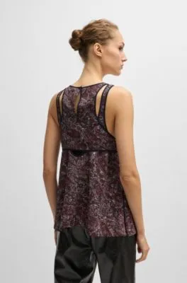 Blusa regular fit sin mangas con detalle solapado
