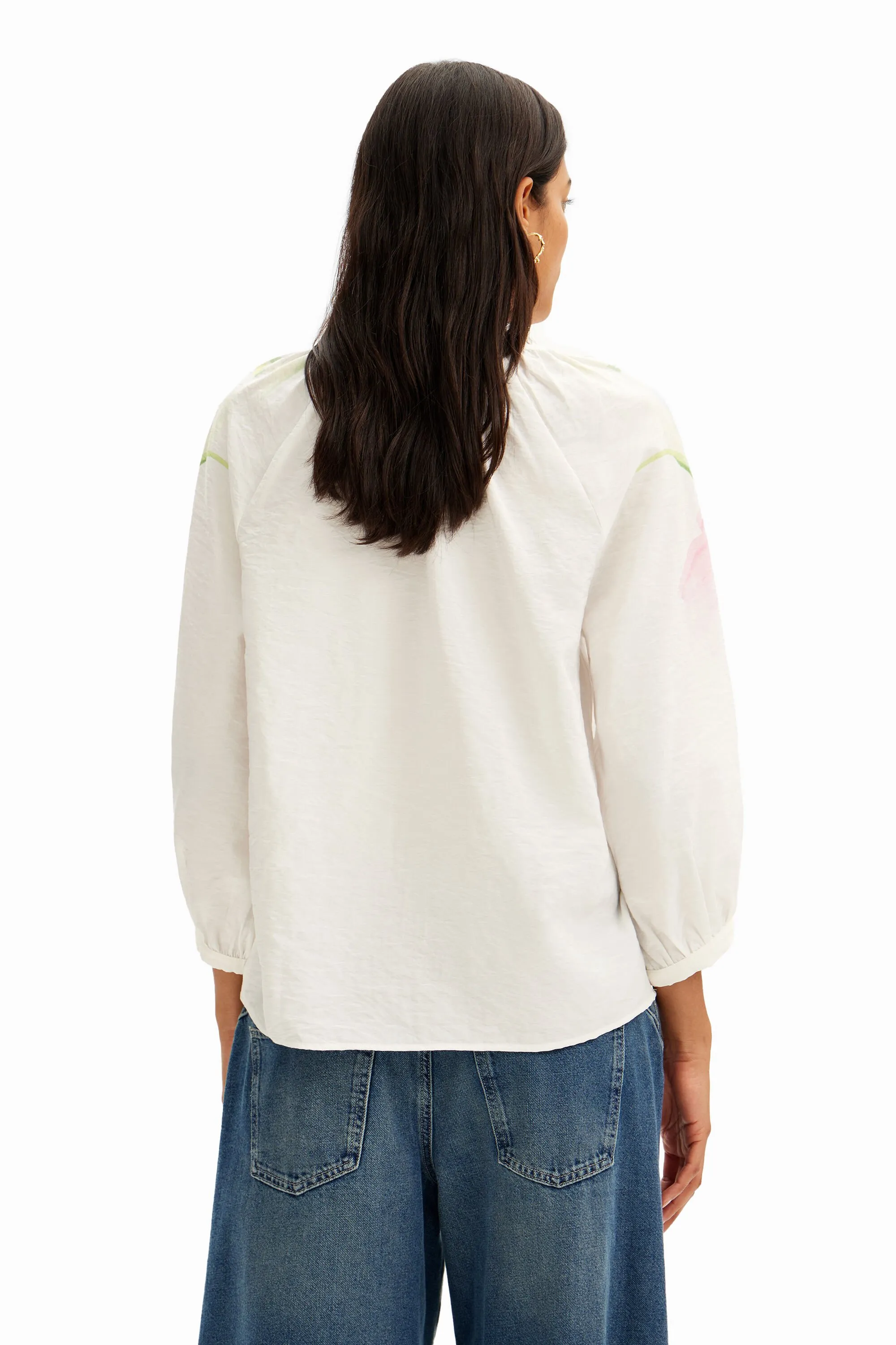 Blusa vaporosa con estampado de flores en acuarela