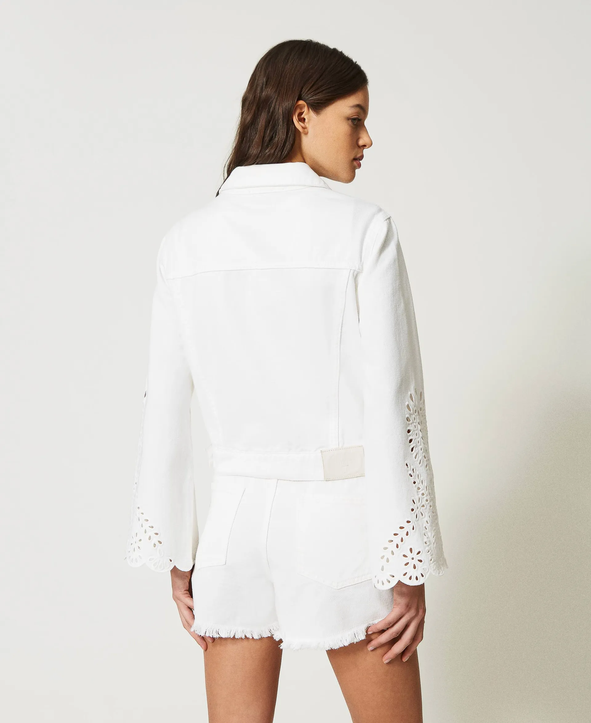 Chaqueta de bull con bordado inglés