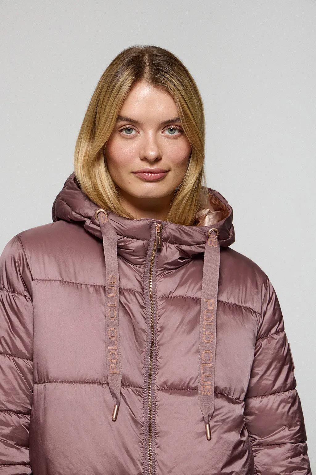 Chaqueta rosa taupe larga y acolchada Rose de capucha fija y detalles Polo Club