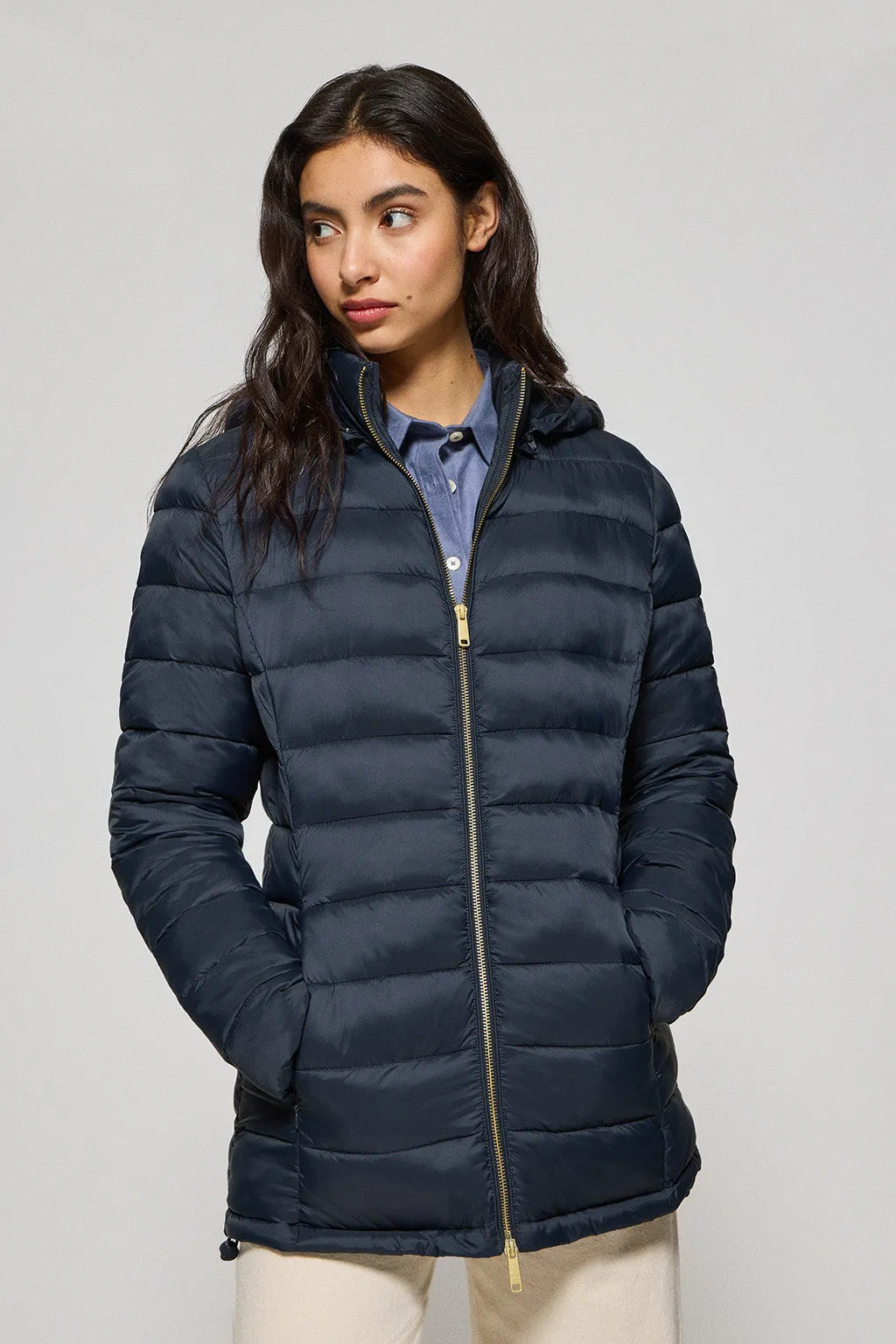 Chaqueta ultralight azul marino Cintia de capucha extraíble y bordado PC