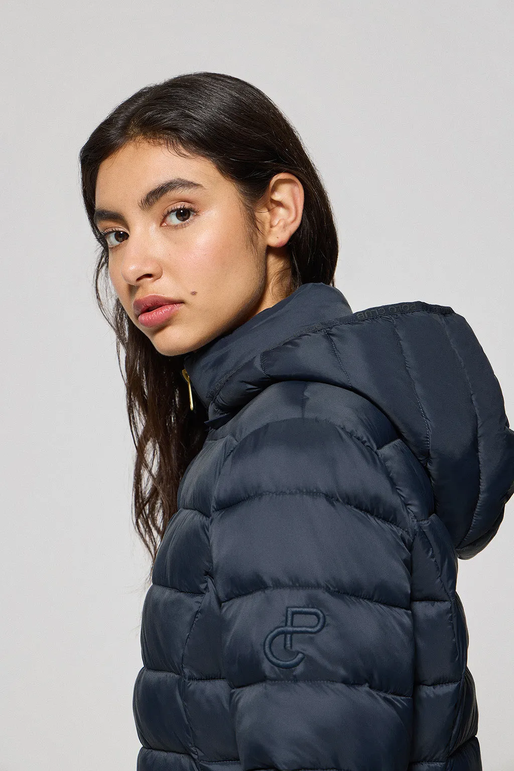 Chaqueta ultralight azul marino Cintia de capucha extraíble y bordado PC