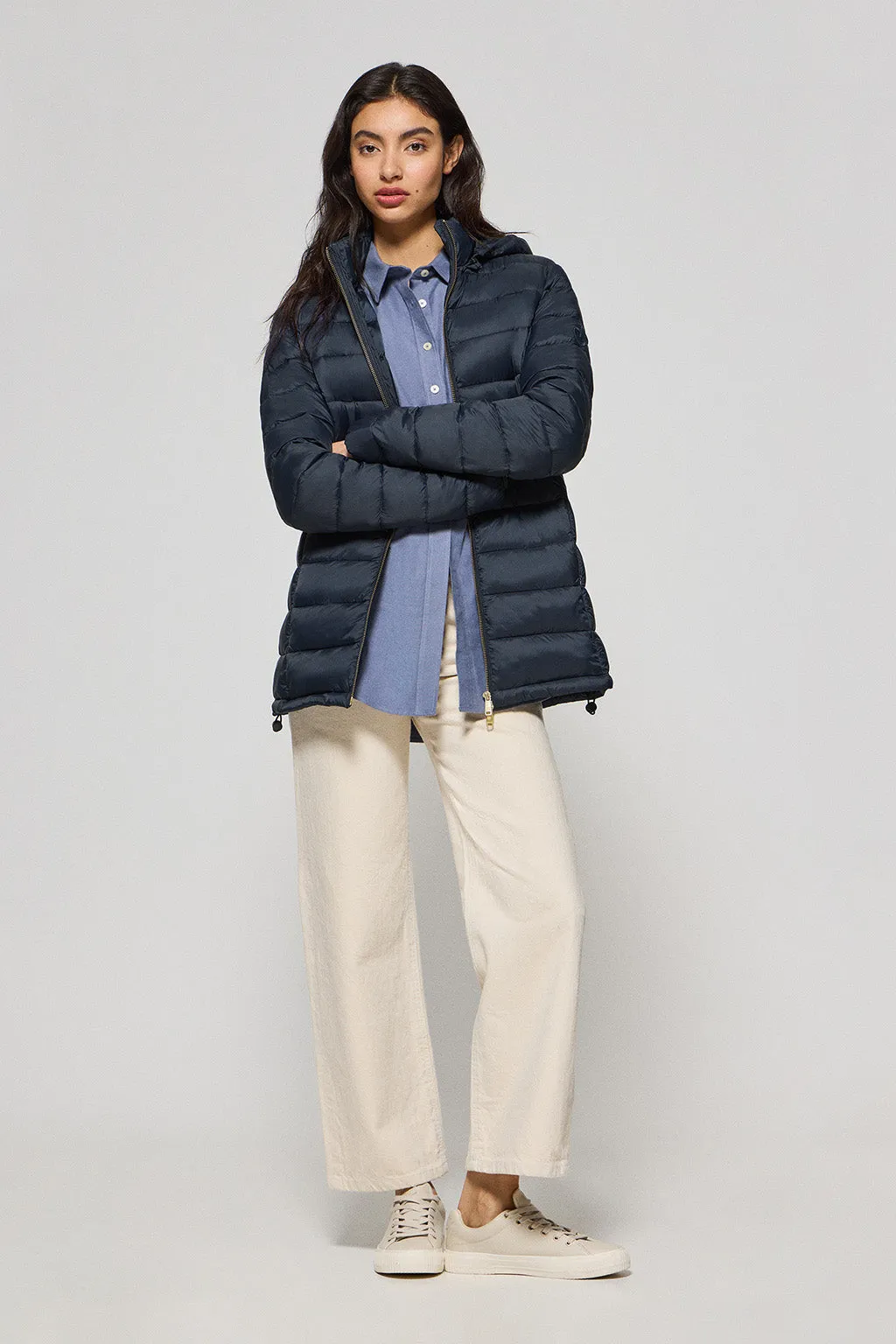Chaqueta ultralight azul marino Cintia de capucha extraíble y bordado PC