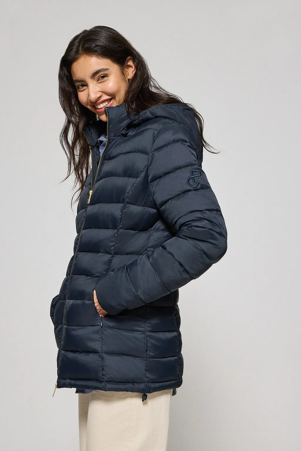 Chaqueta ultralight azul marino Cintia de capucha extraíble y bordado PC