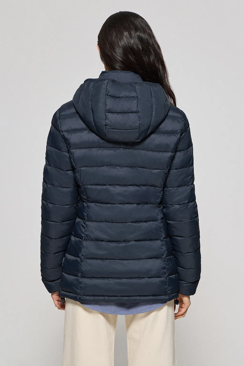 Chaqueta ultralight azul marino Cintia de capucha extraíble y bordado PC