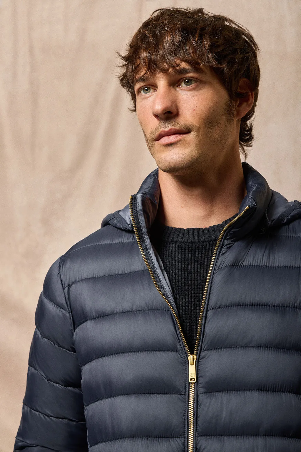 Chaqueta ultralight azul marino Corey de capucha extraíble y bordado PC