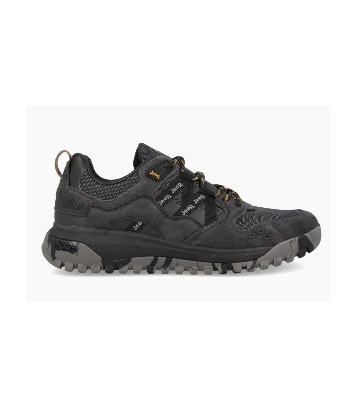 Deportivos outdoor de hombre en negro