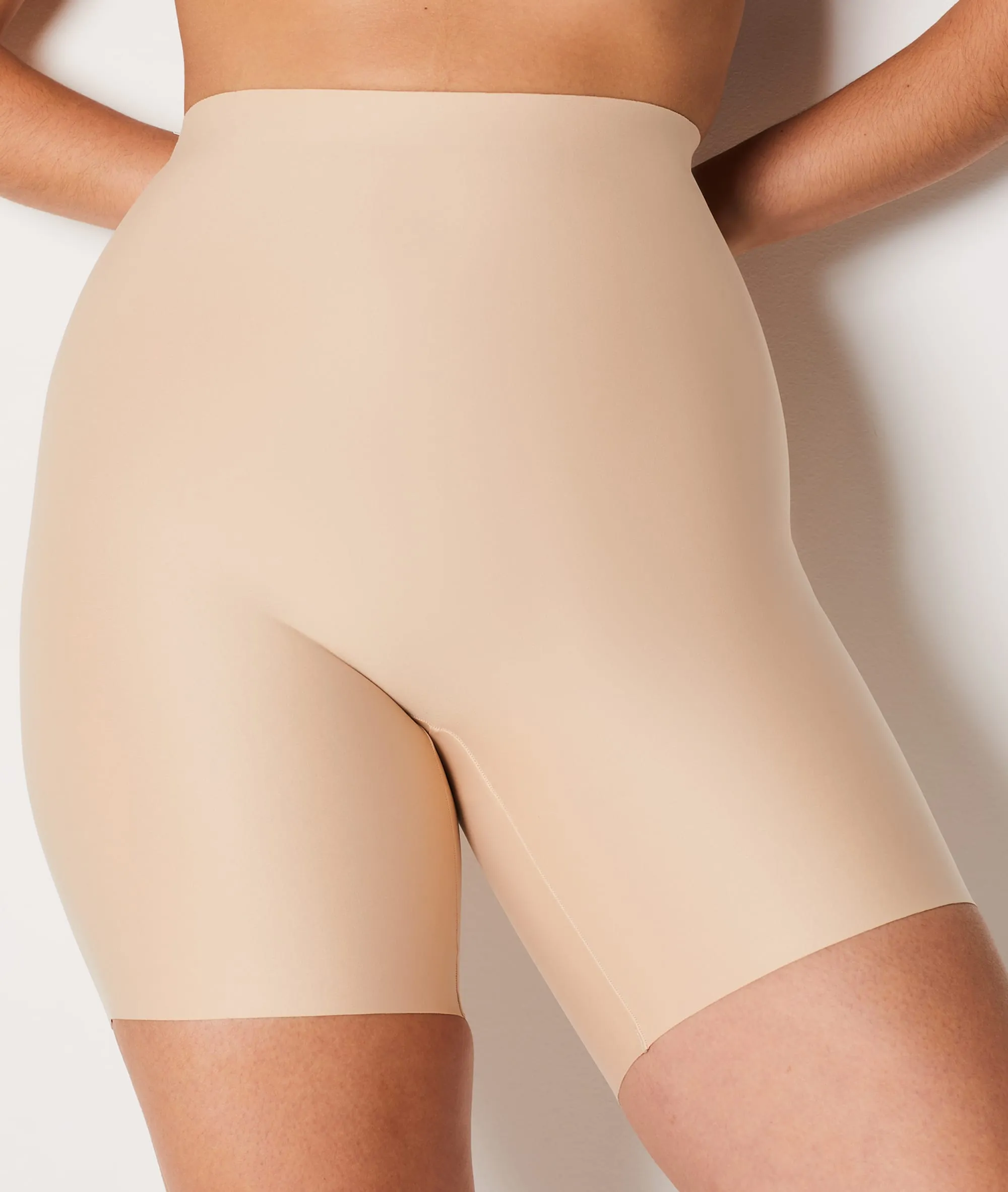 MALLA AJUSTADA DE MICROFIBRA DEEP V BACK CONTROL LIN  ETAM