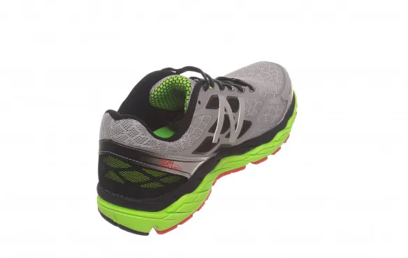 NEW BALANCE M880 V5