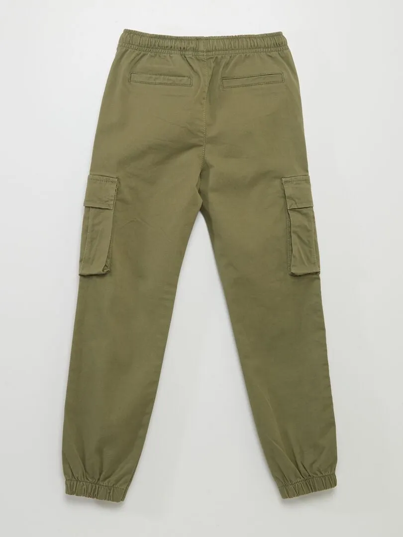 PANTALóN CON MúLTIPLES BOLSILLOS  VERDE