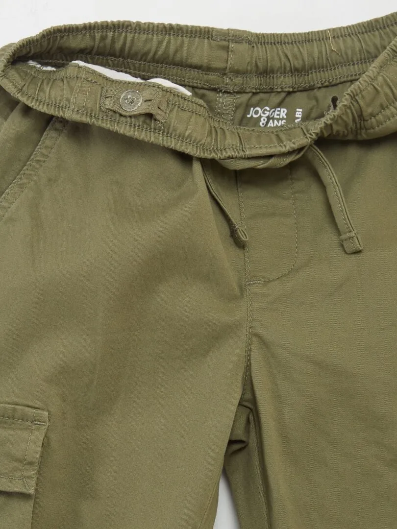 PANTALóN CON MúLTIPLES BOLSILLOS  VERDE