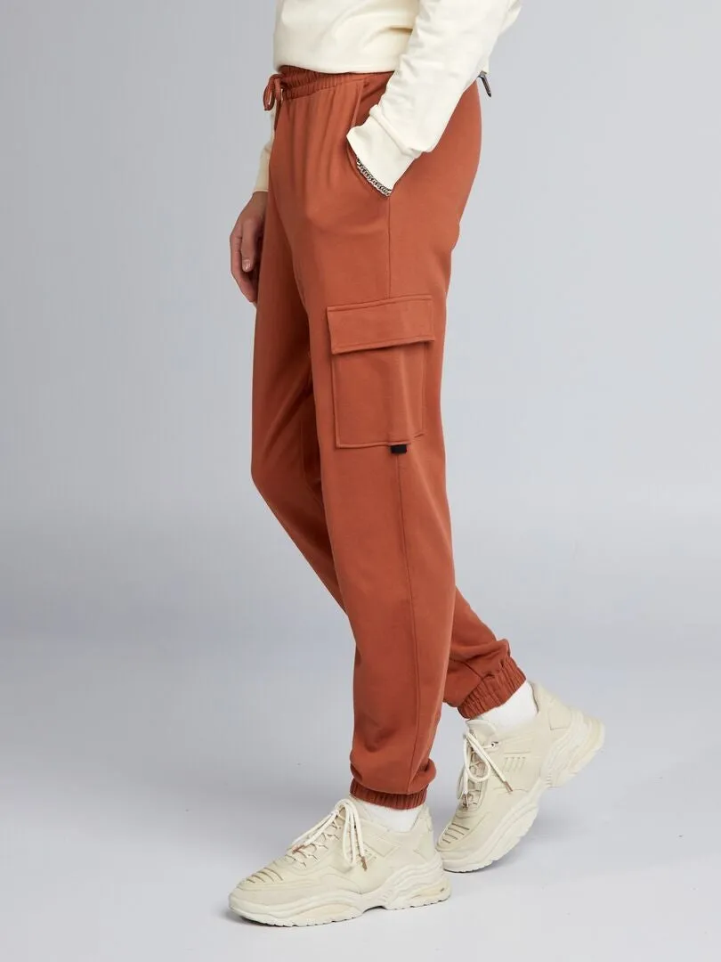 PANTALóN DE JOGGING ESTILO CARGO  MARRON