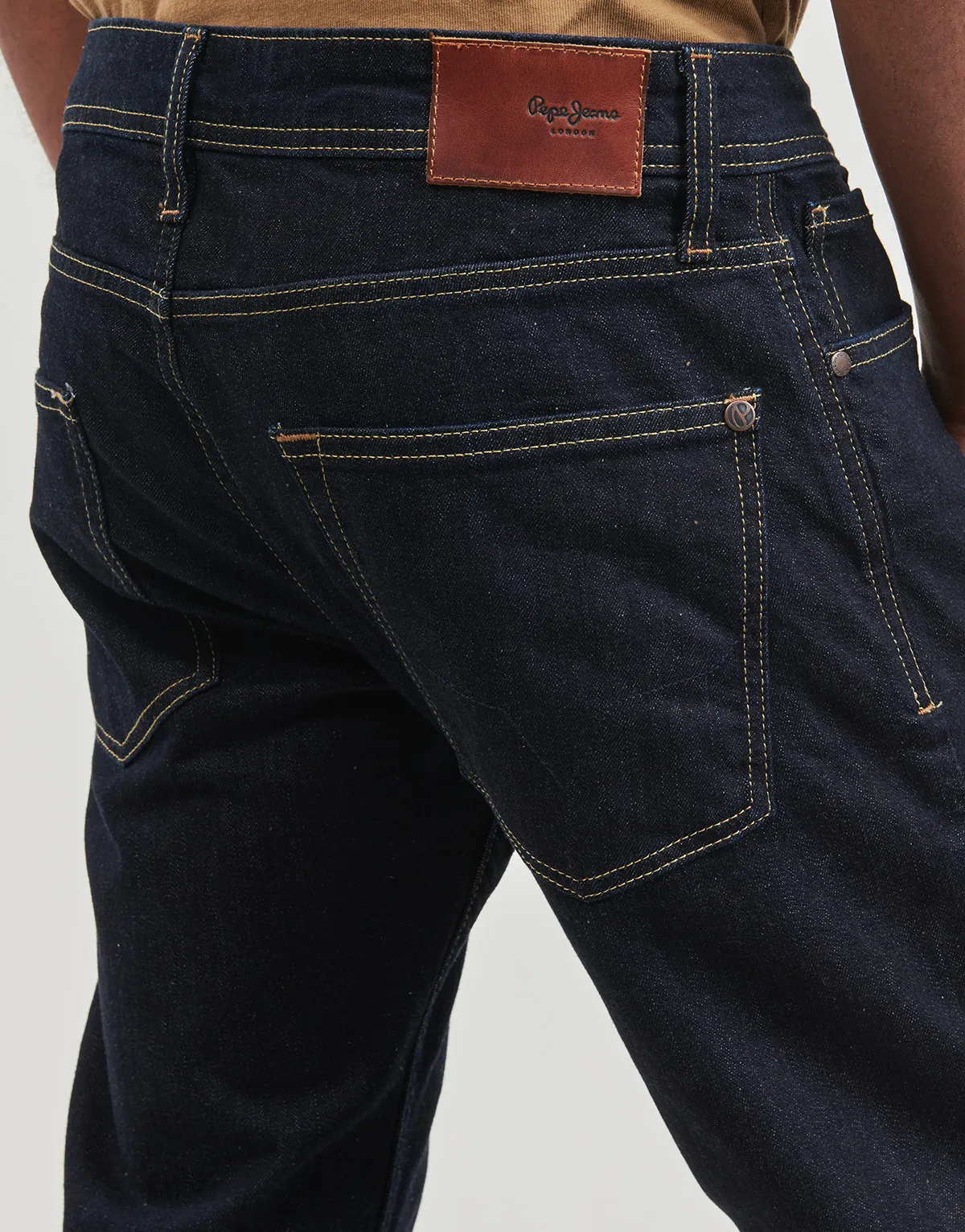 STRAIGHT JEANS