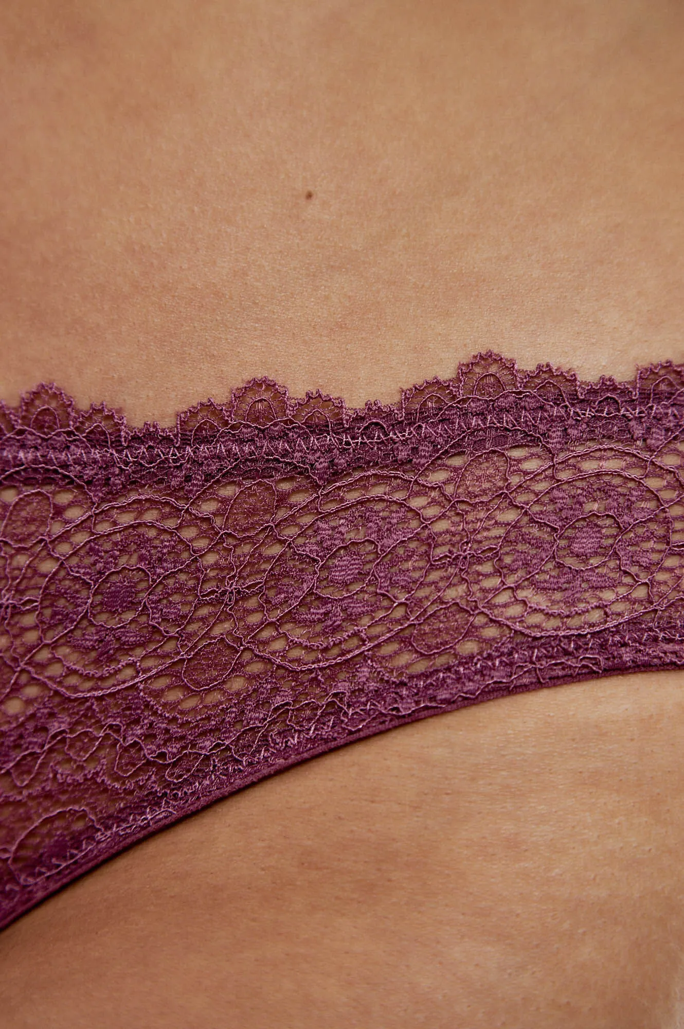 Tanga de encaje Agatha Tulipwood