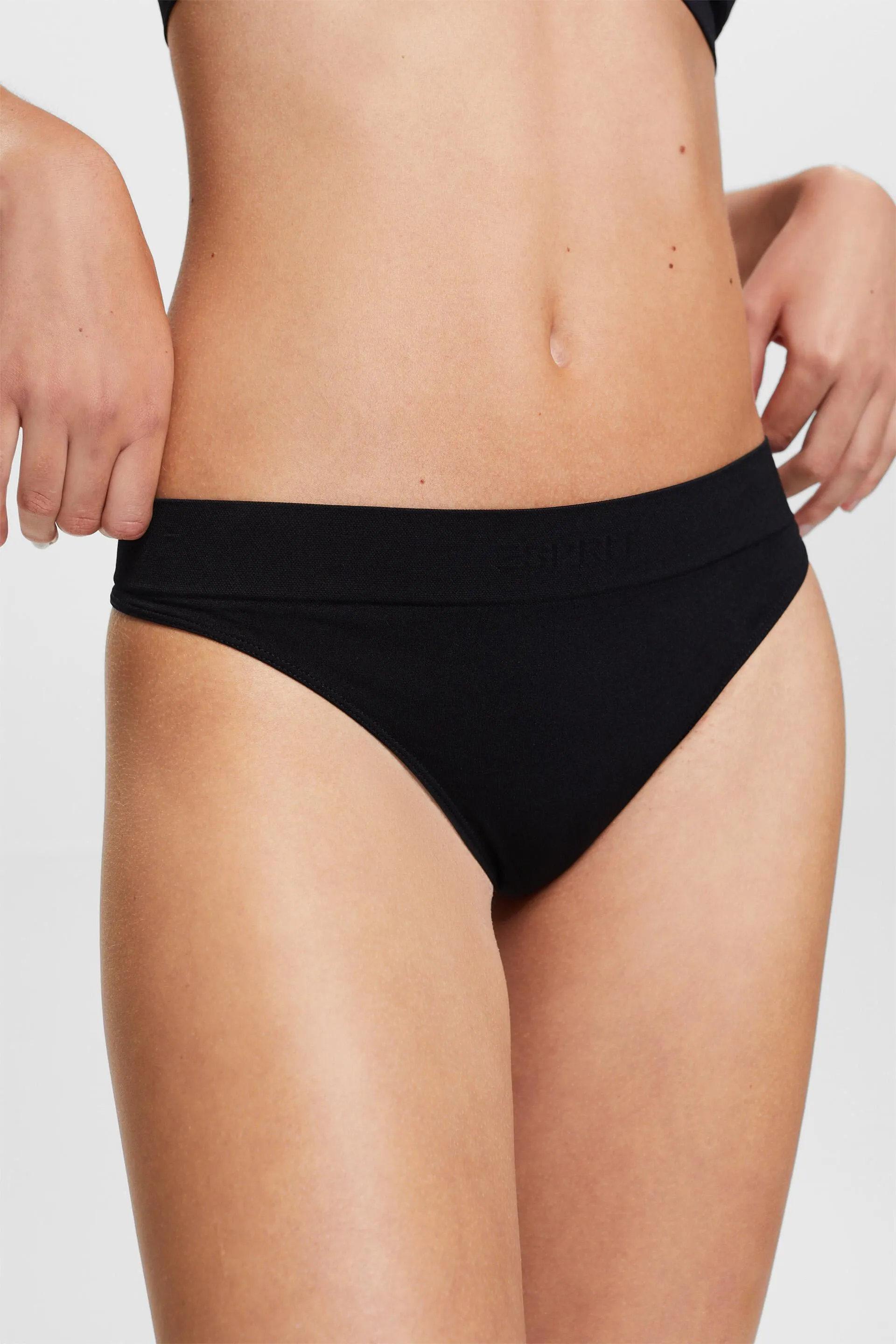Tanga sin costuras con logotipo