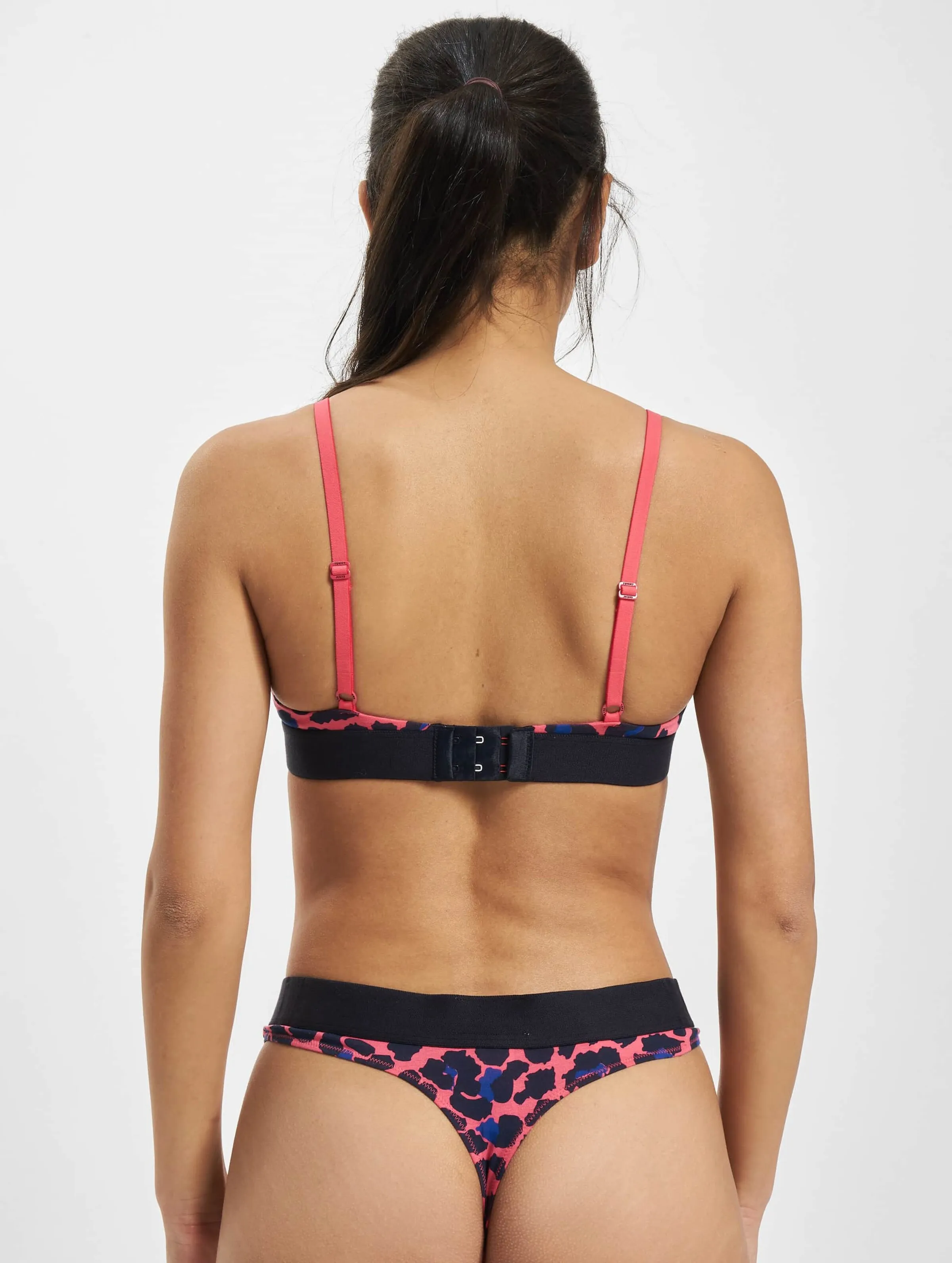 Tommy Jeans Triangle Print
