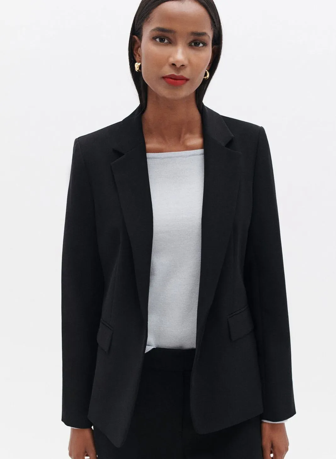 VANTEA  CHAQUETA AJUSTADA CON CUELLO DE SASTRE EN NEGRO