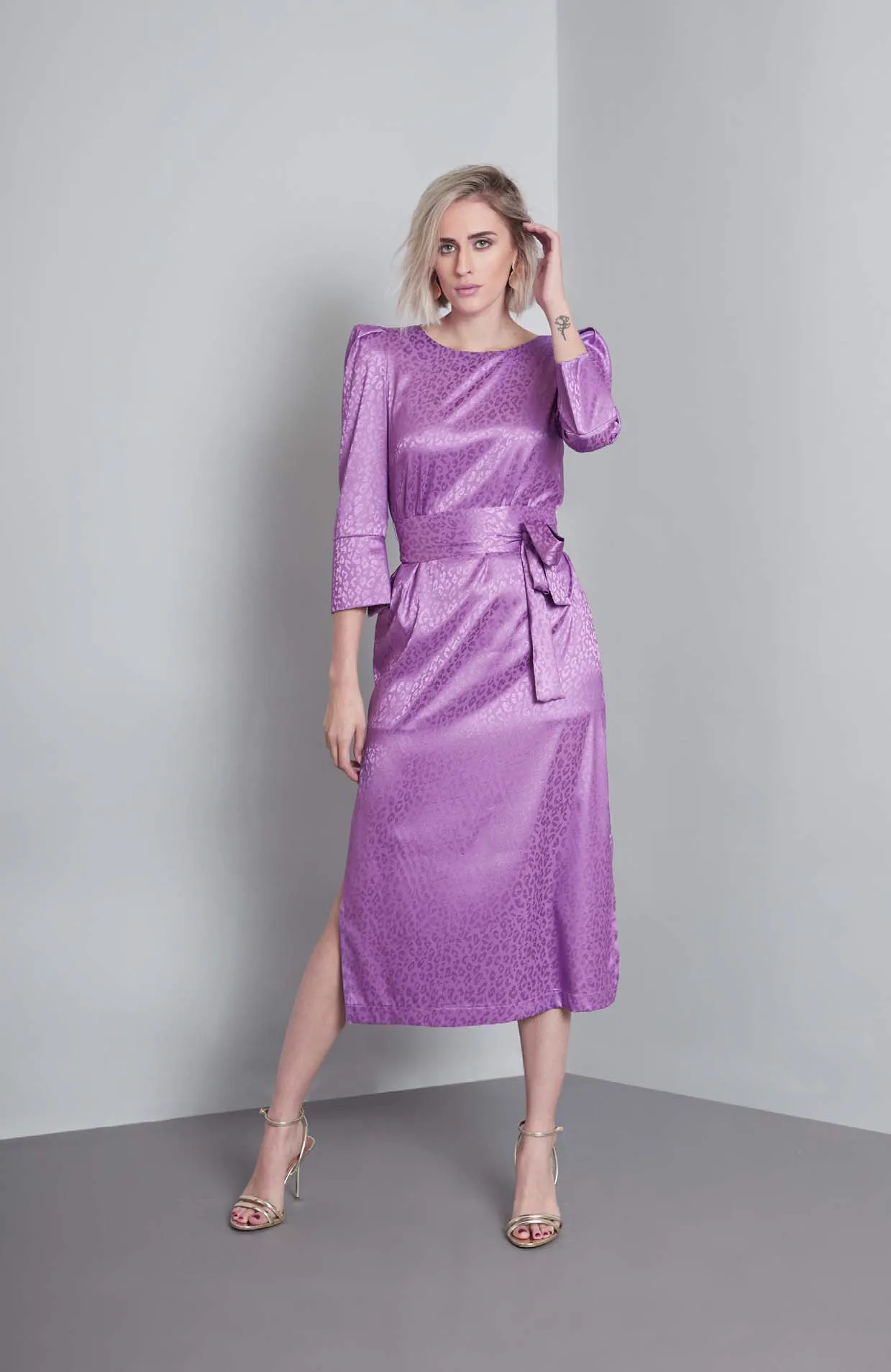 Vestido con hombreras