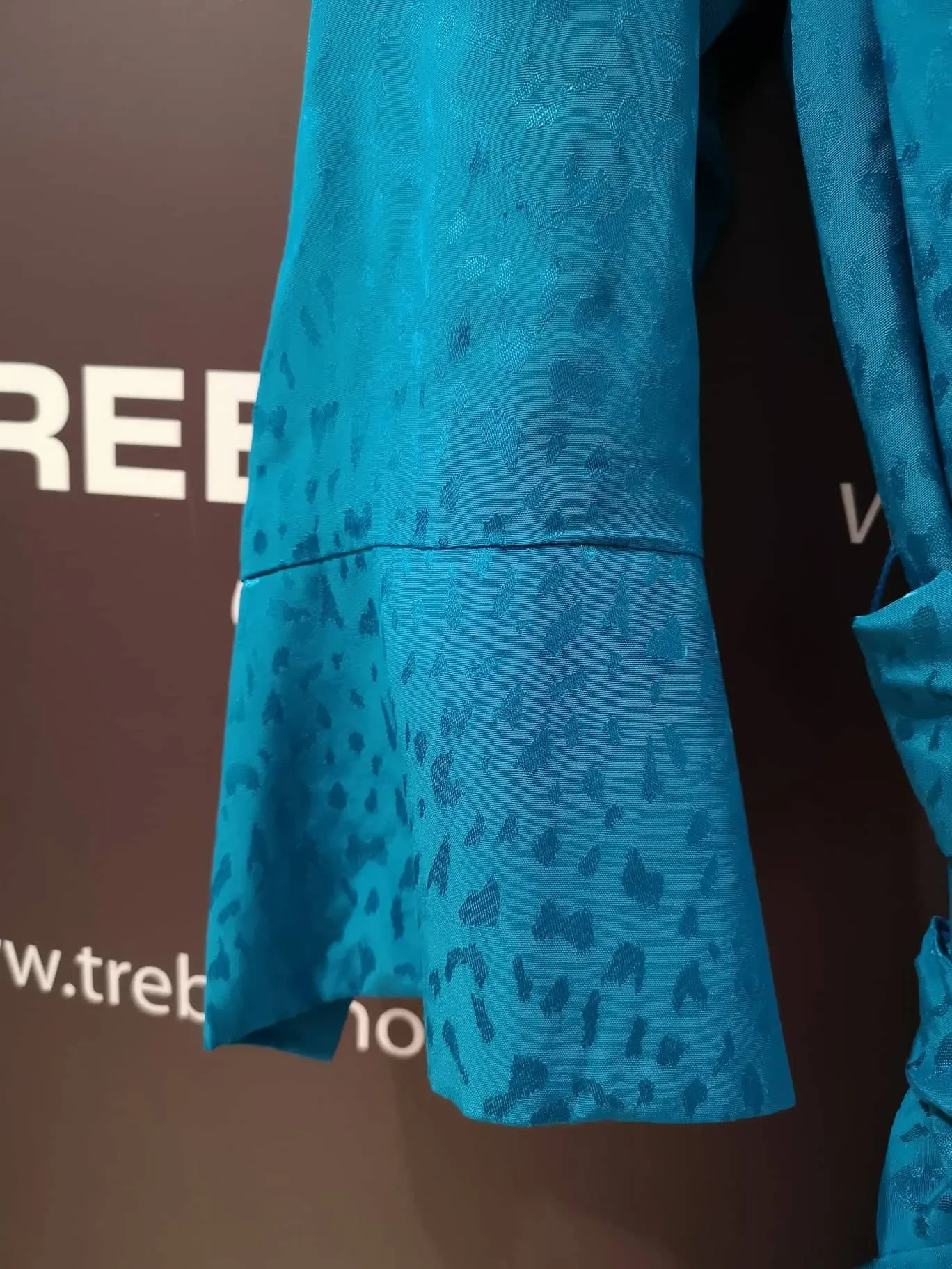 Vestido con hombreras