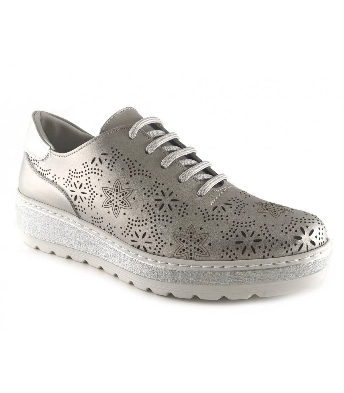 Zapato de cordones calado en color plata