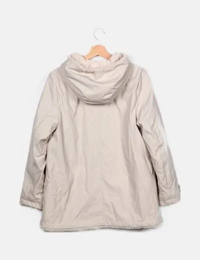 Zara Abrigo beige detalle pelo